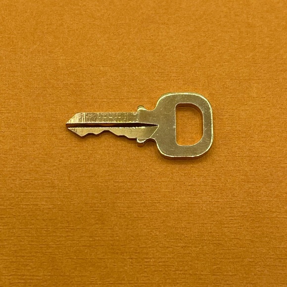 Louis Vuitton Gold Tone Cadena Key #306 For Speedy Alma Lock LV 🔑 - Picture 11 of 13